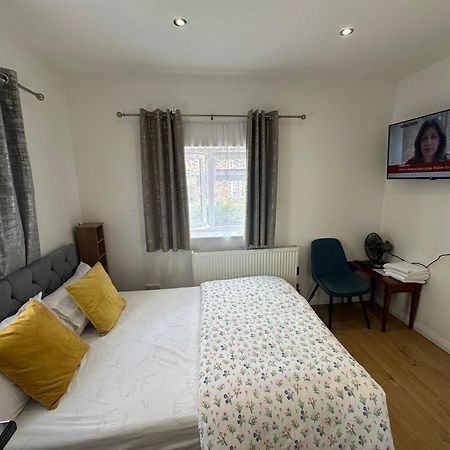 Luxury Ensuite 2Nd Studio Flat With Great Views In Keedonwood Road With Fully Own Bathroom Newly Added And Private Kitchenette Бромли Экстерьер фото