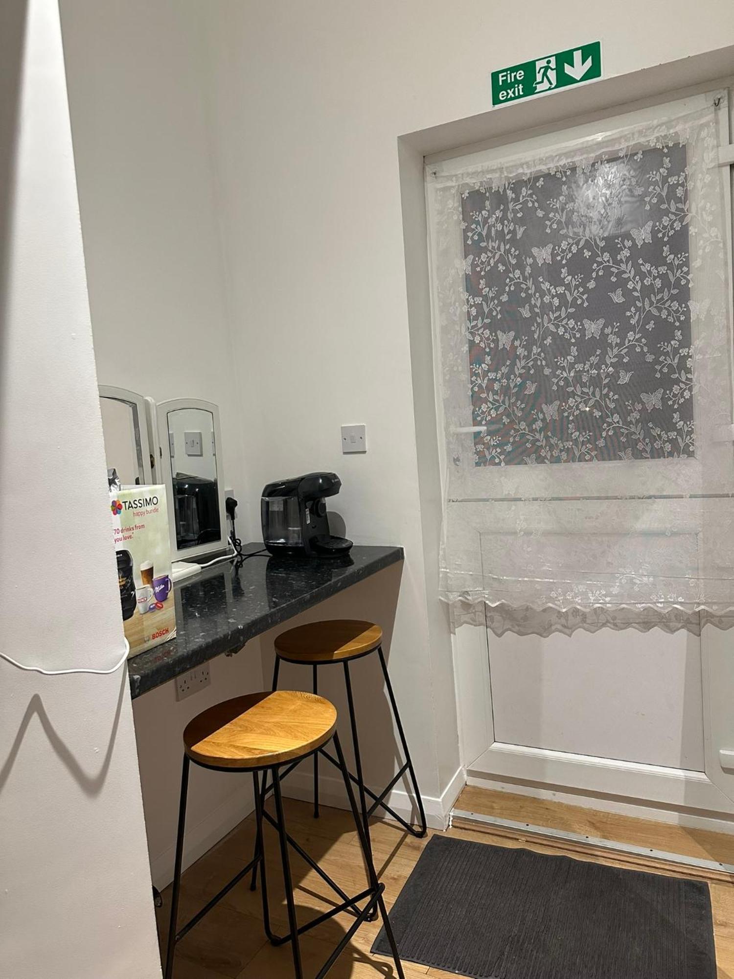 Luxury Ensuite 2Nd Studio Flat With Great Views In Keedonwood Road With Fully Own Bathroom Newly Added And Private Kitchenette Бромли Экстерьер фото