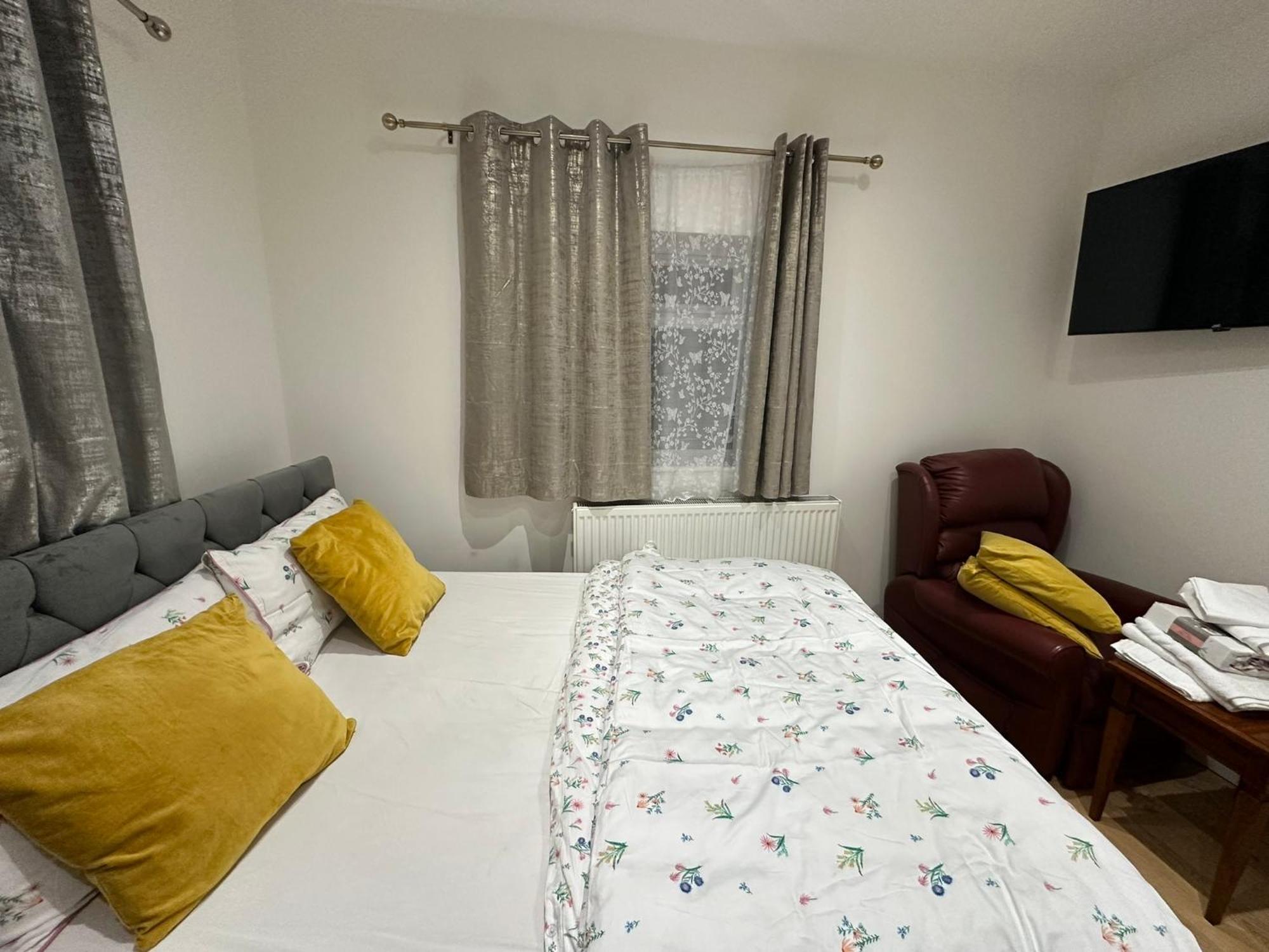 Luxury Ensuite 2Nd Studio Flat With Great Views In Keedonwood Road With Fully Own Bathroom Newly Added And Private Kitchenette Бромли Экстерьер фото