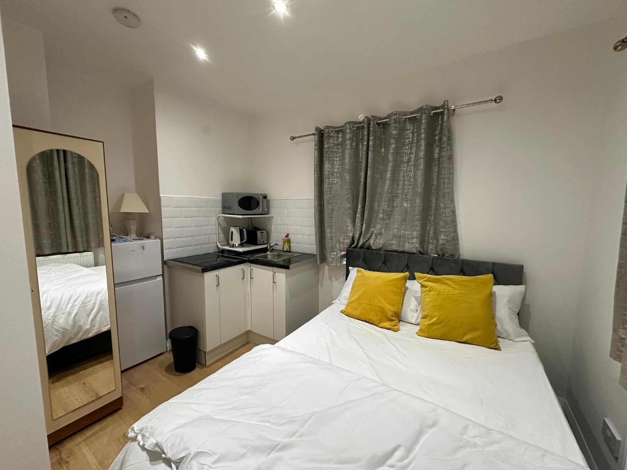 Luxury Ensuite 2Nd Studio Flat With Great Views In Keedonwood Road With Fully Own Bathroom Newly Added And Private Kitchenette Бромли Экстерьер фото