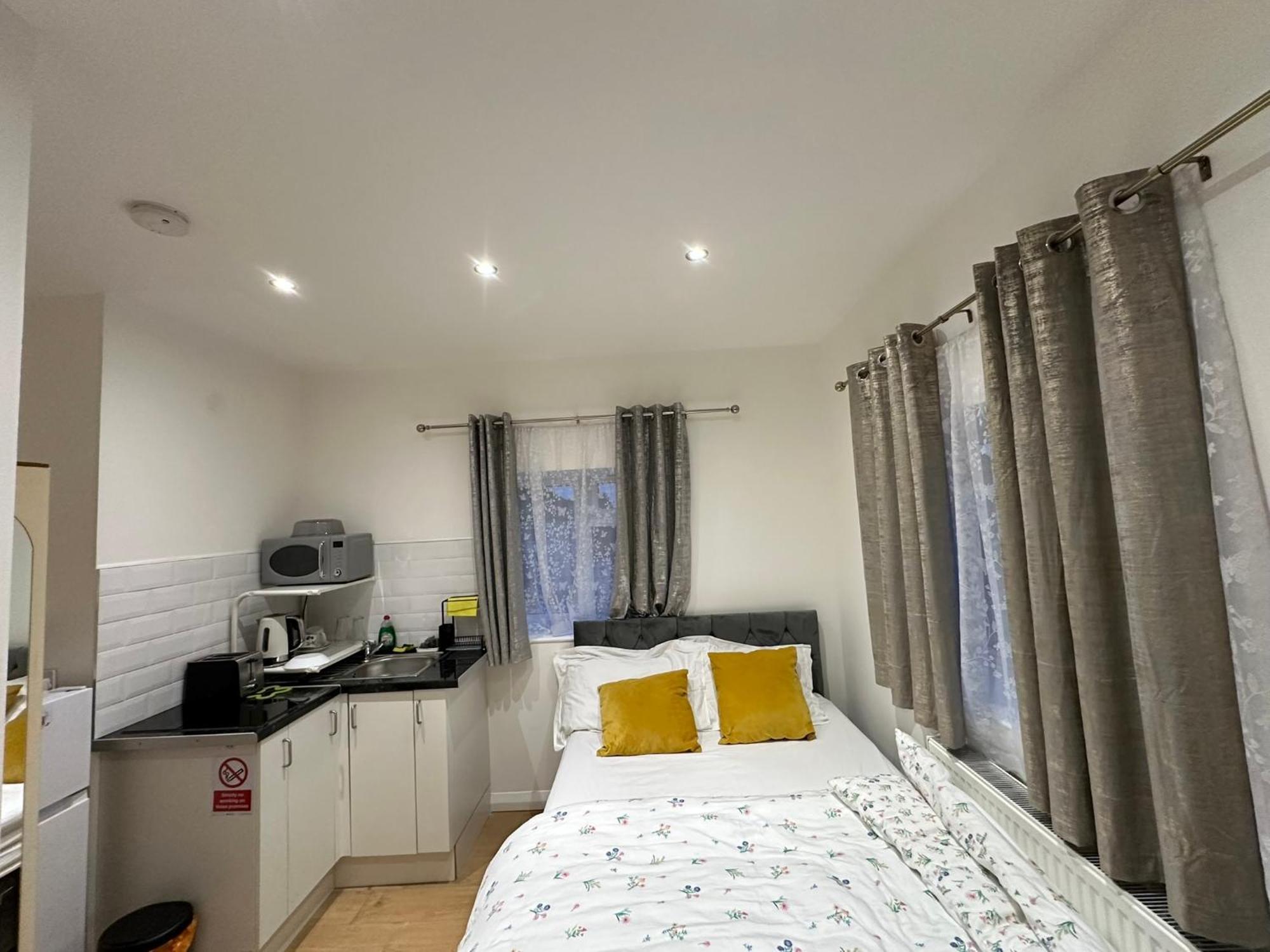 Luxury Ensuite 2Nd Studio Flat With Great Views In Keedonwood Road With Fully Own Bathroom Newly Added And Private Kitchenette Бромли Экстерьер фото