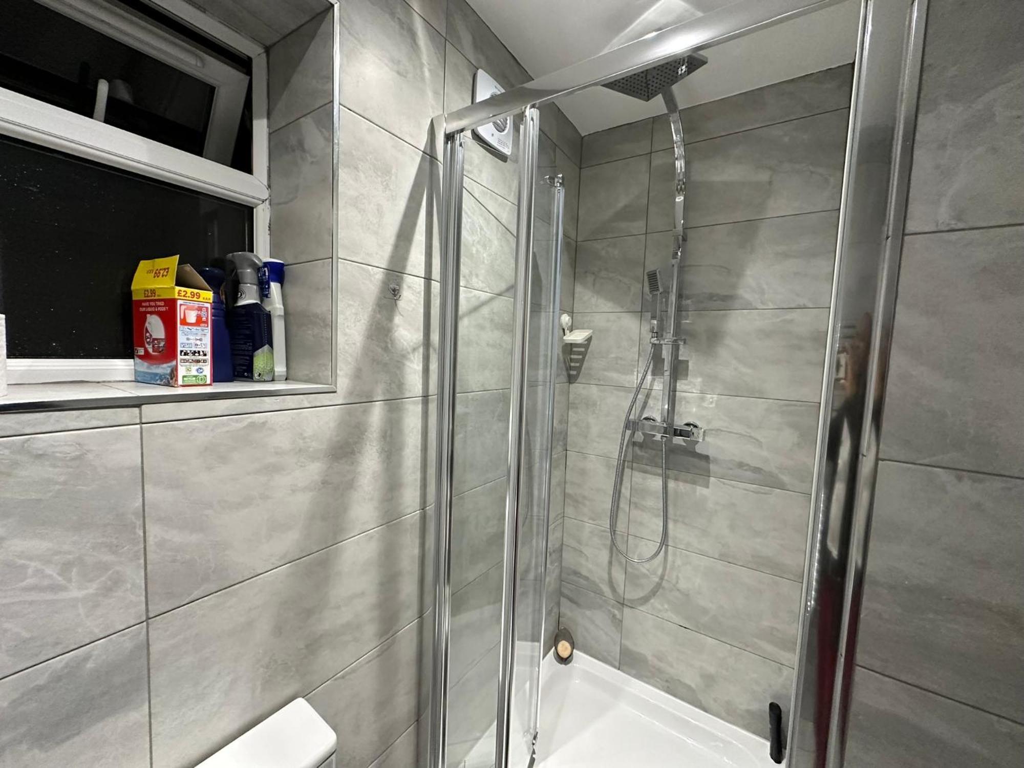 Luxury Ensuite 2Nd Studio Flat With Great Views In Keedonwood Road With Fully Own Bathroom Newly Added And Private Kitchenette Бромли Экстерьер фото