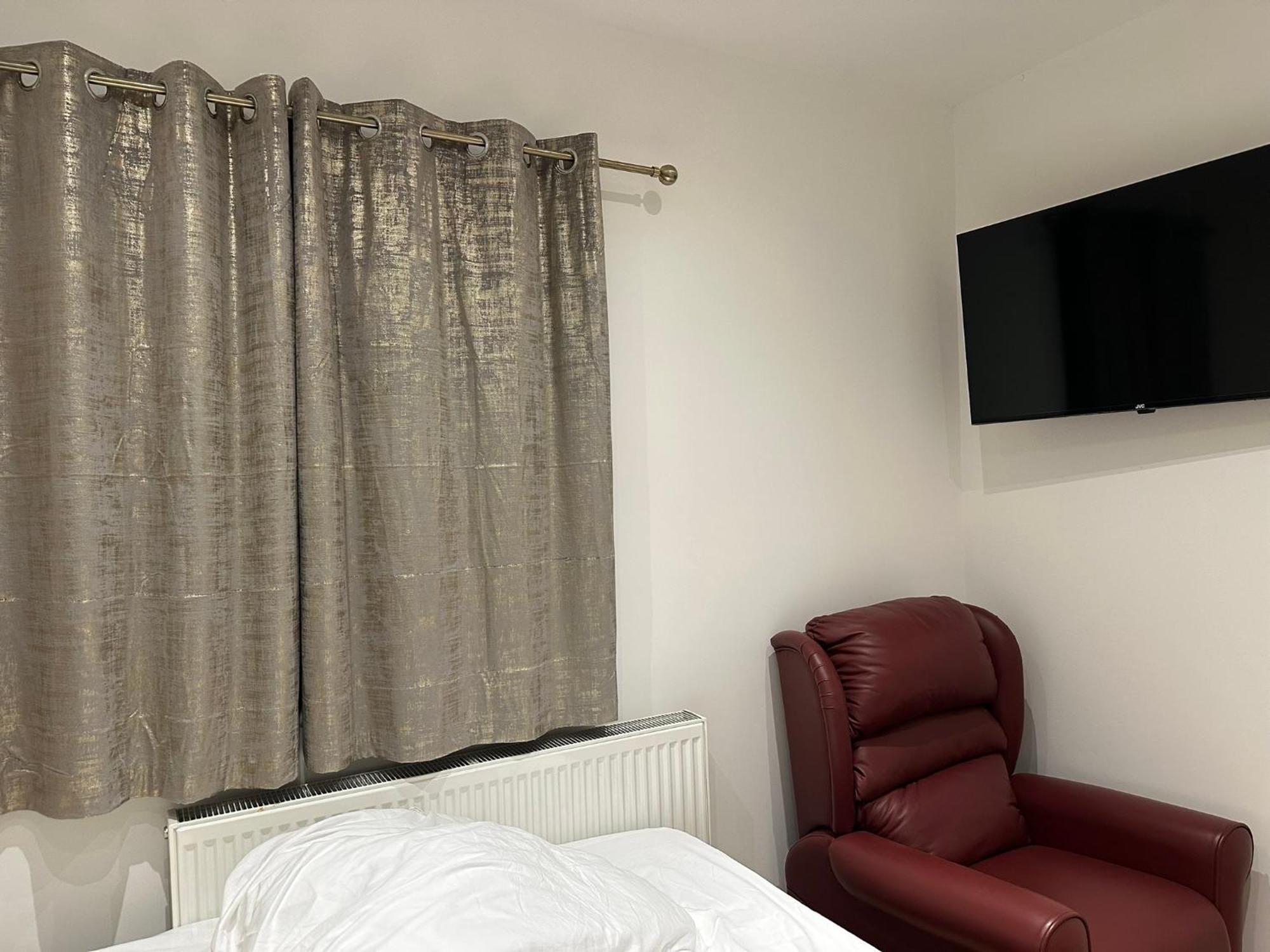 Luxury Ensuite 2Nd Studio Flat With Great Views In Keedonwood Road With Fully Own Bathroom Newly Added And Private Kitchenette Бромли Экстерьер фото