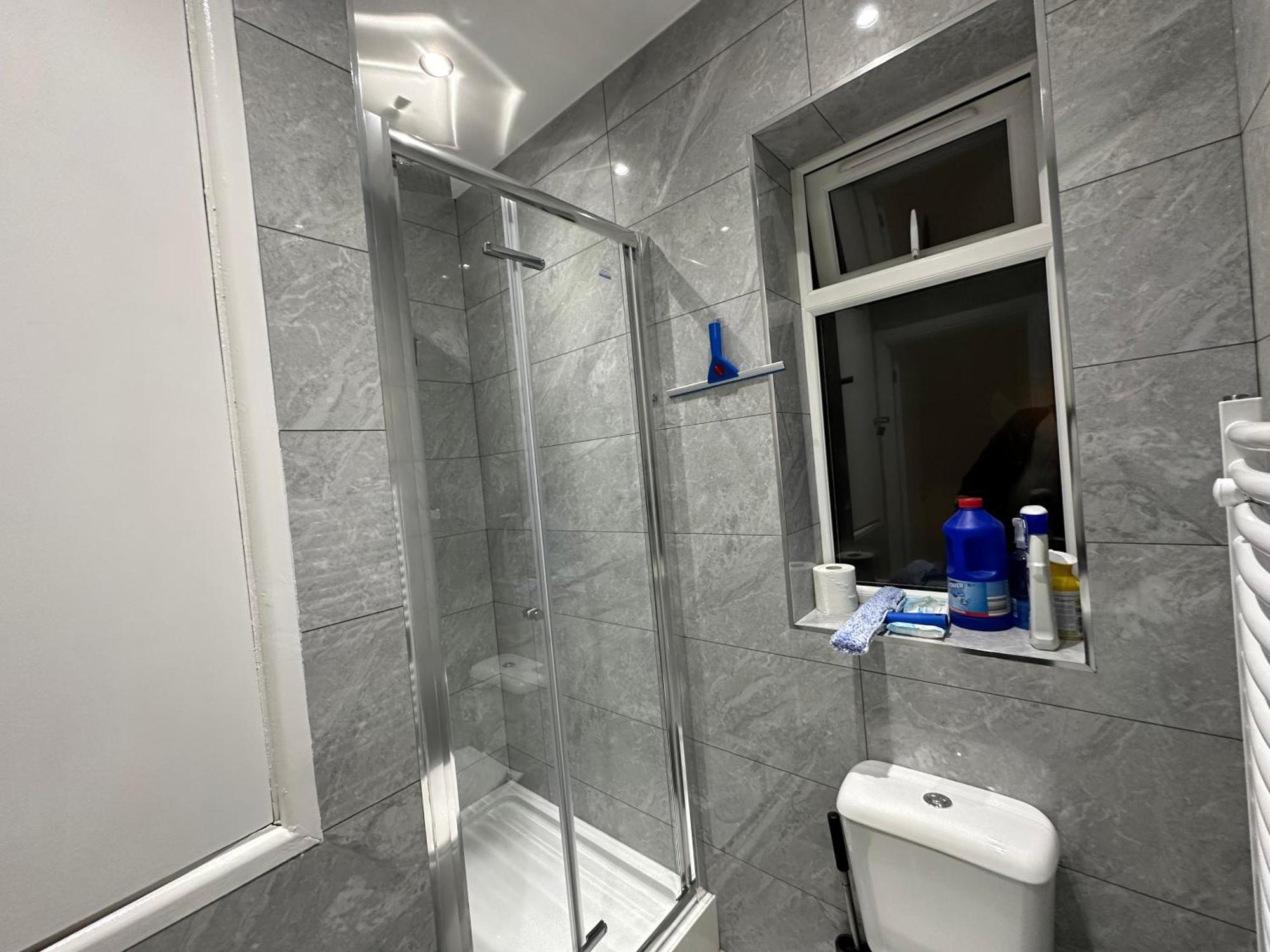 Luxury Ensuite 2Nd Studio Flat With Great Views In Keedonwood Road With Fully Own Bathroom Newly Added And Private Kitchenette Бромли Экстерьер фото