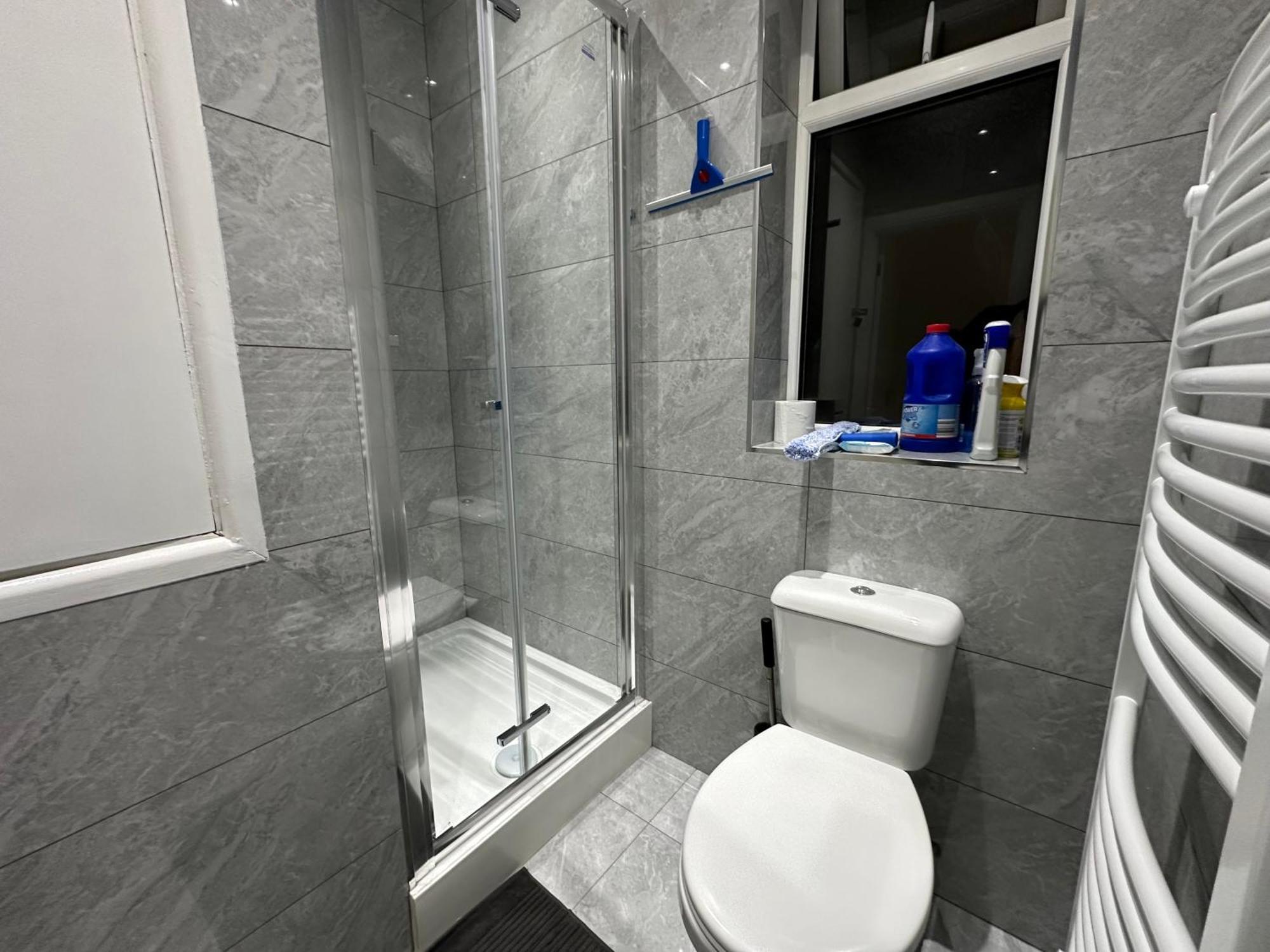 Luxury Ensuite 2Nd Studio Flat With Great Views In Keedonwood Road With Fully Own Bathroom Newly Added And Private Kitchenette Бромли Экстерьер фото