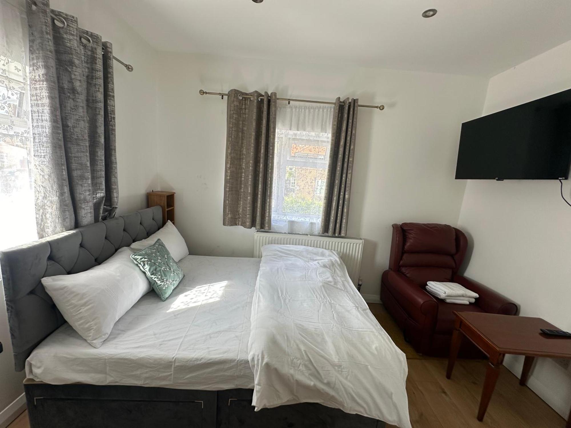 Luxury Ensuite 2Nd Studio Flat With Great Views In Keedonwood Road With Fully Own Bathroom Newly Added And Private Kitchenette Бромли Экстерьер фото