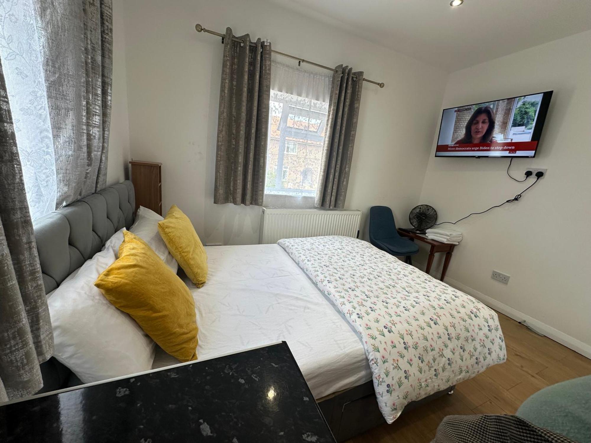 Luxury Ensuite 2Nd Studio Flat With Great Views In Keedonwood Road With Fully Own Bathroom Newly Added And Private Kitchenette Бромли Экстерьер фото