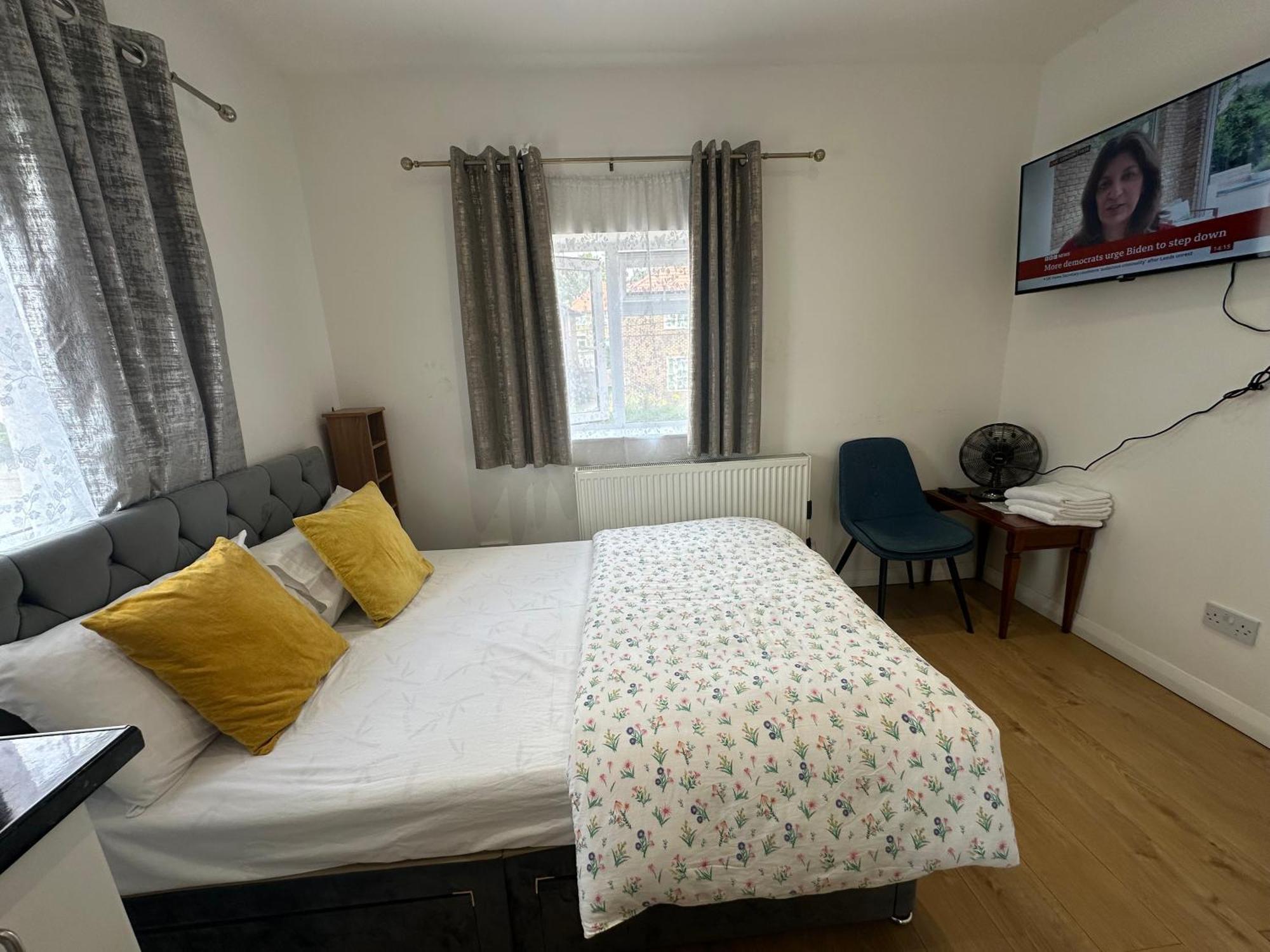 Luxury Ensuite 2Nd Studio Flat With Great Views In Keedonwood Road With Fully Own Bathroom Newly Added And Private Kitchenette Бромли Экстерьер фото
