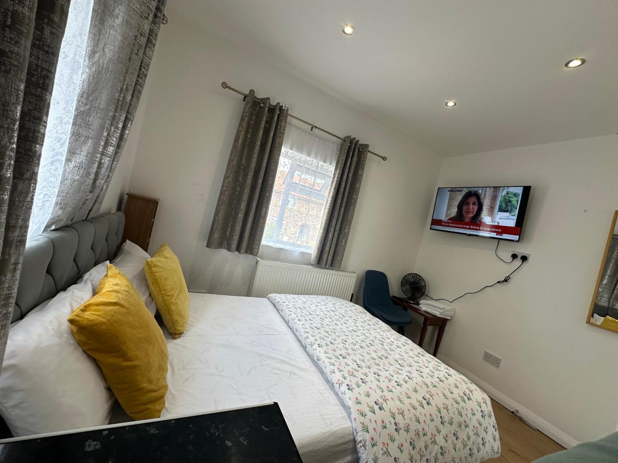 Luxury Ensuite 2Nd Studio Flat With Great Views In Keedonwood Road With Fully Own Bathroom Newly Added And Private Kitchenette Бромли Экстерьер фото